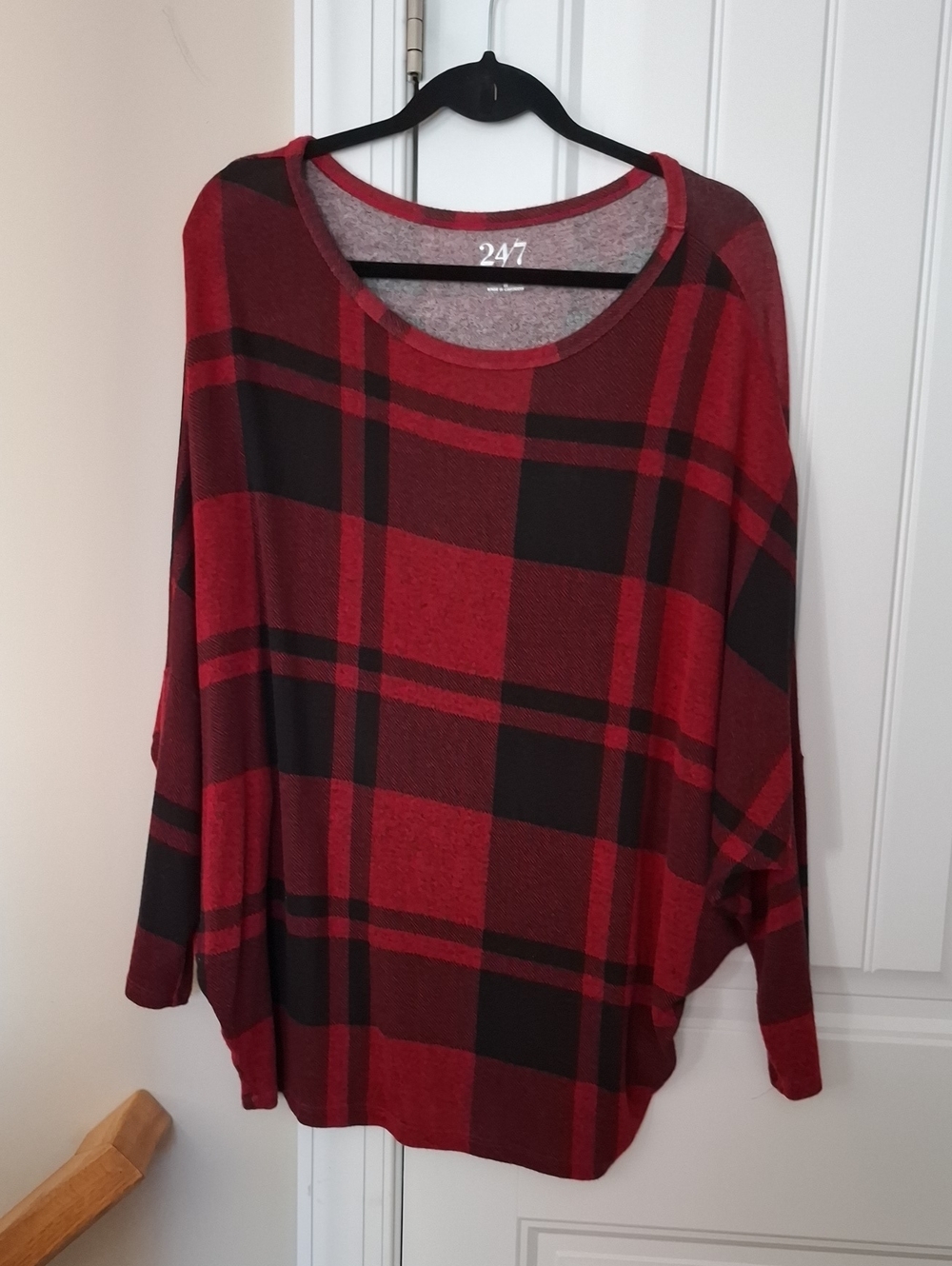 24/7 Red and Black Plaid Raglan Sleeve Sweater Top
